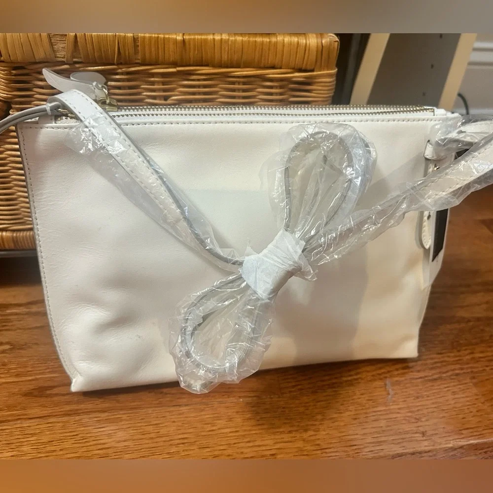 Banana Republic Leather Crossbody Bag - Picture 2 of 6